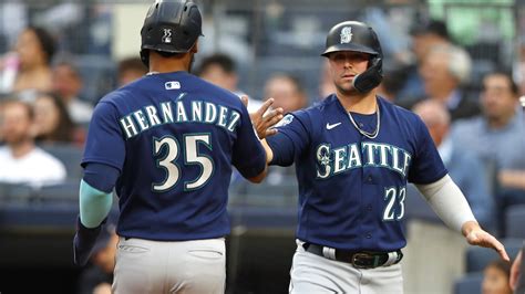 Mariners hammer struggling Germán as Woo gets his 1st win in a 10-2 rout of the Yankees